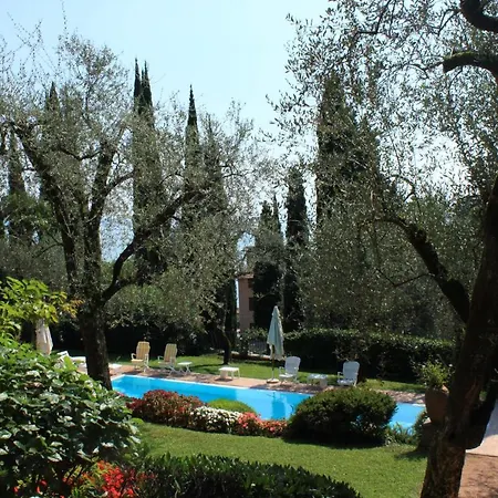 Villa Vibe Luce, Beautiful Period With Private Pool And View *